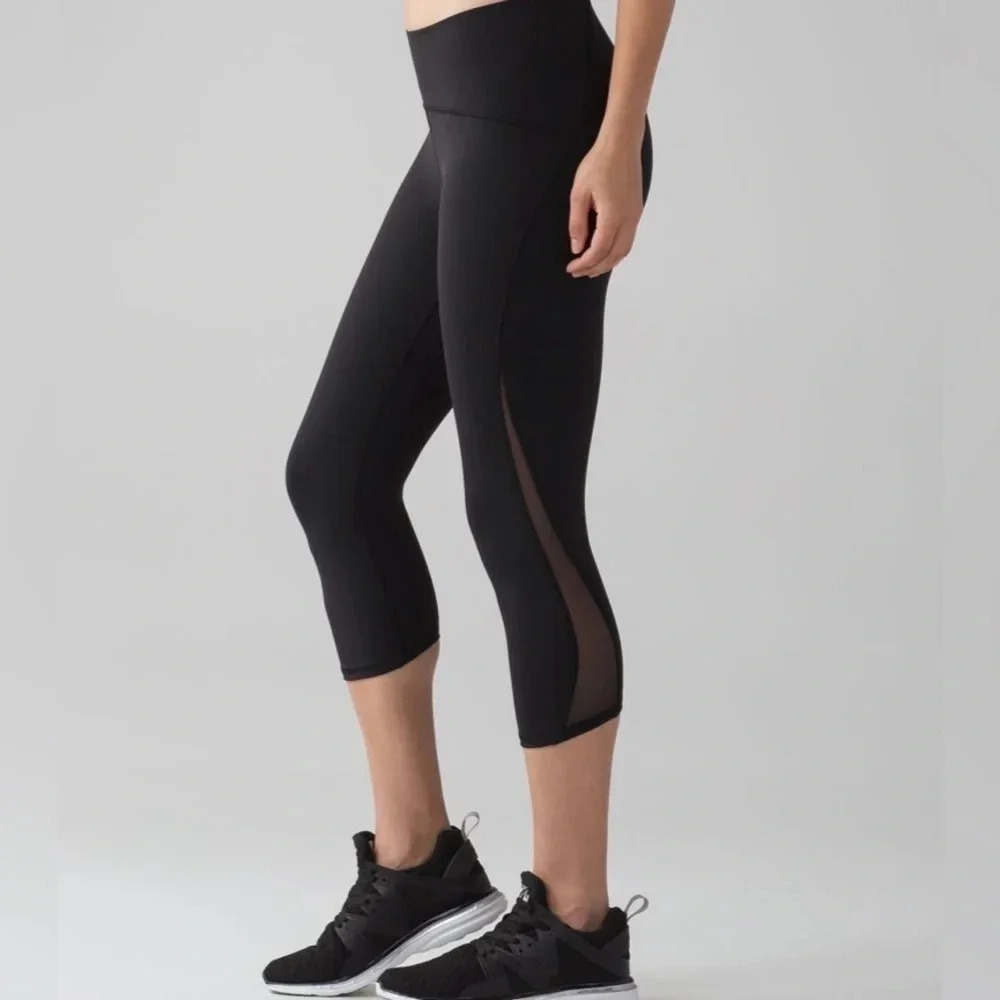 Lululemon 6 Train Times Crop (17") Black great pre owned condition, mesh detail